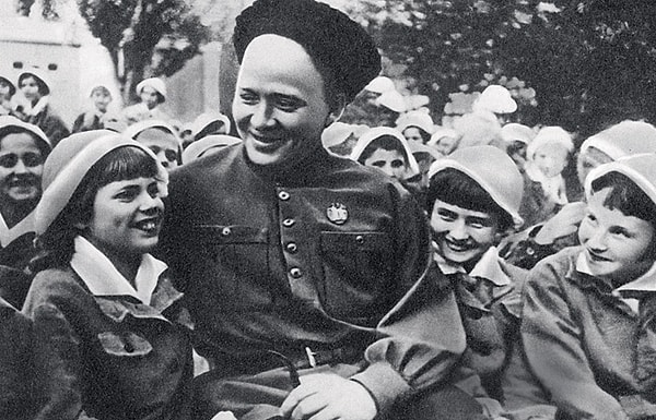 9. Настоящее имя Аркадия Гайдара...?