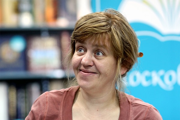 8. Кто пишет под псевдонимом "Макс Фрай"?