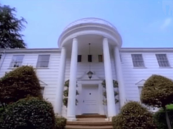 3. Какой сериал сделал этот дом знаменитым?