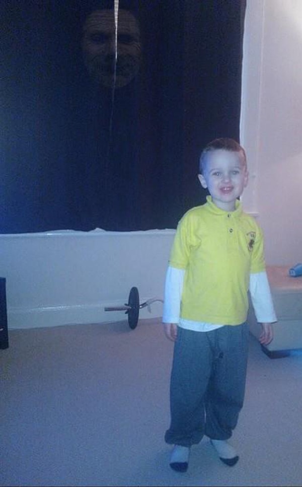 5. Женщина на шторах