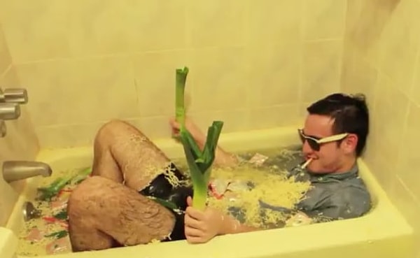 5. Напьются своего кофе, а потом в лапше себя заваривают