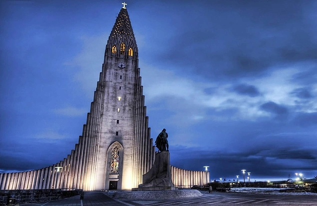 1. İzlanda