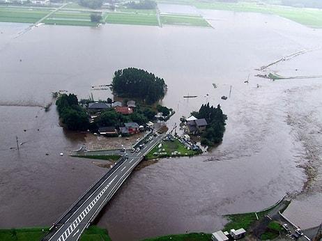 Japonya Sular Altında: 100 Kişinin Hayatını Kaybettiği Felaketin Boyutlarını Gözler Önüne Seren 15 Fotoğraf