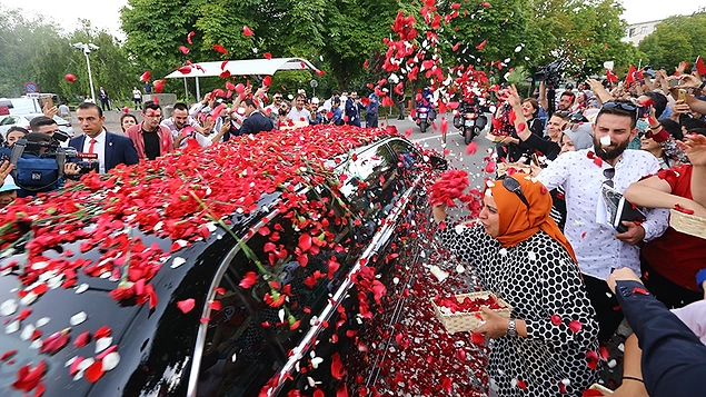 Cumhurbaşkanı Erdoğan Yemin Etti ve Türkiye Resmen Yeni Sisteme Geçti: Bana Başkan Diyebilirsiniz Cumhurbaşkanı Erdoğan Yemin Etti ve Türkiye Resmen Yeni Sisteme Geçti: Bana Başkan Diyebilirsiniz