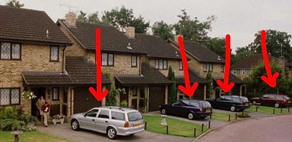 1. Felsefe Taşı filminde Dursleylerin mahallesindeki herkesin arabası aynıydı.