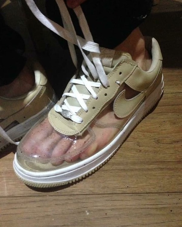 3. Когда сделала педикюр, но не хочешь ходить в босоножках 🤔