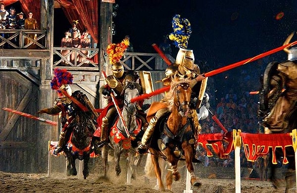 3. Слово "рыцарь" произошло от немецкого ritter. Что оно означает?