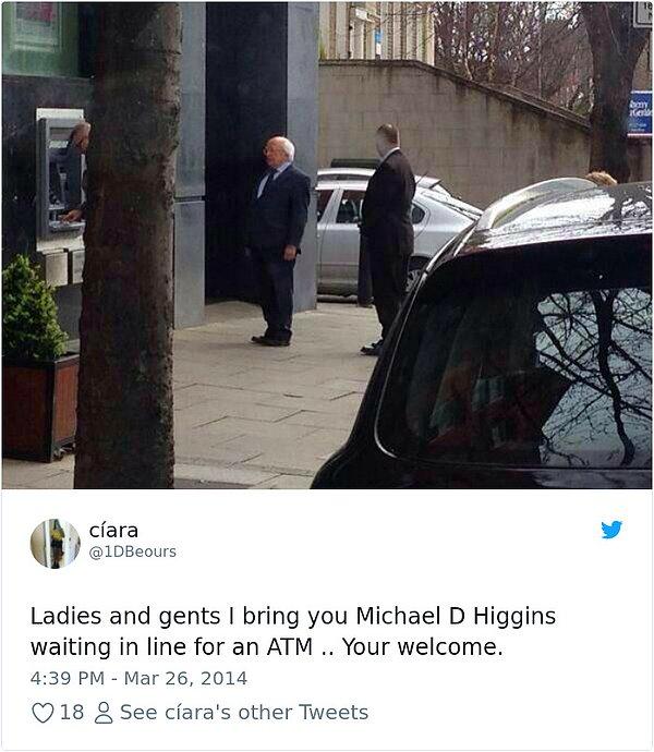 3. "Hanımlar, beyler, sizlere ATM sırasında bekleyen Michael D. Higgins'i sunuyorum... Rica ederim."