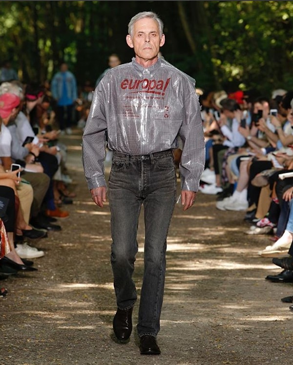 7. "Забрал из химчистки, пакет снять забыл. С кем не бывает"