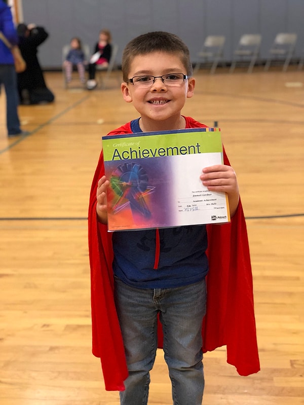 3. Получив отказ, Эммет собрал несколько своих мягких игрушек и выставил их на продажу. В тот день мальчик заработал 70$, и этих денег было достаточно для приобретения велосипеда.