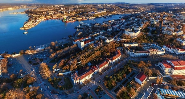 6. Город Севастополь насчитывает 37 бухт. Какой там нет?