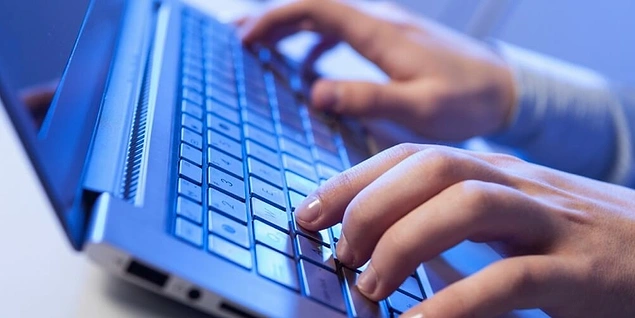 "Kızımıza ait mahrem fotoğrafları, birileri, internetten paylaşıyor"