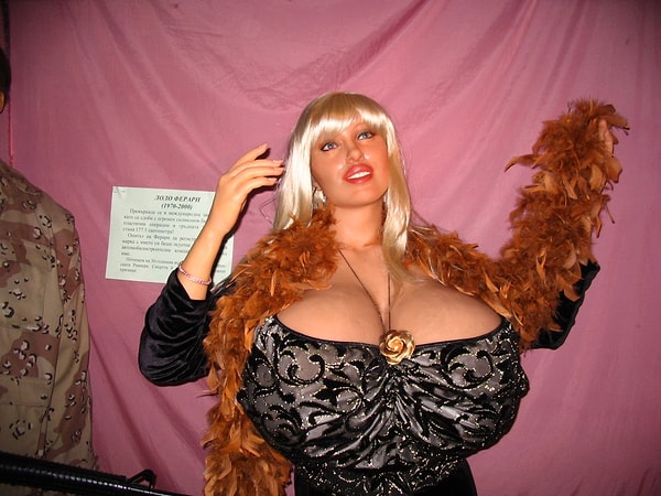 4. Лоло Феррари