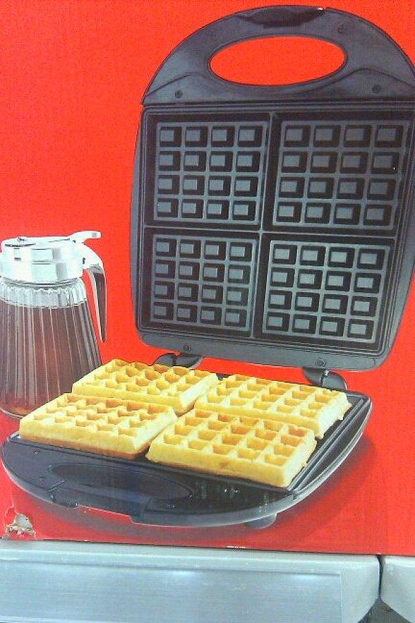 16. "Bu waffle'ların üzerindeki delik sayısı makinedeki delik sayısıyla eşleşmiyor."