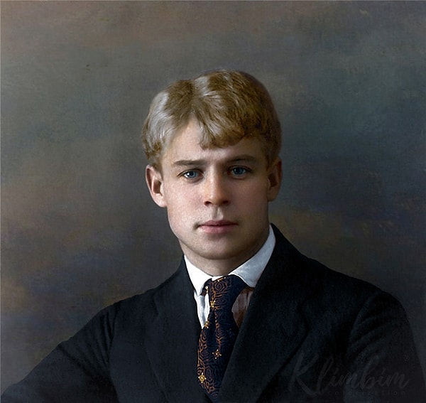 11. Что скажете насчет русского поэта Сергея Есенина?