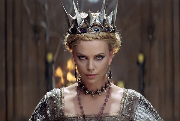 1. Какая королева во время своего царствования родила 10 детей?