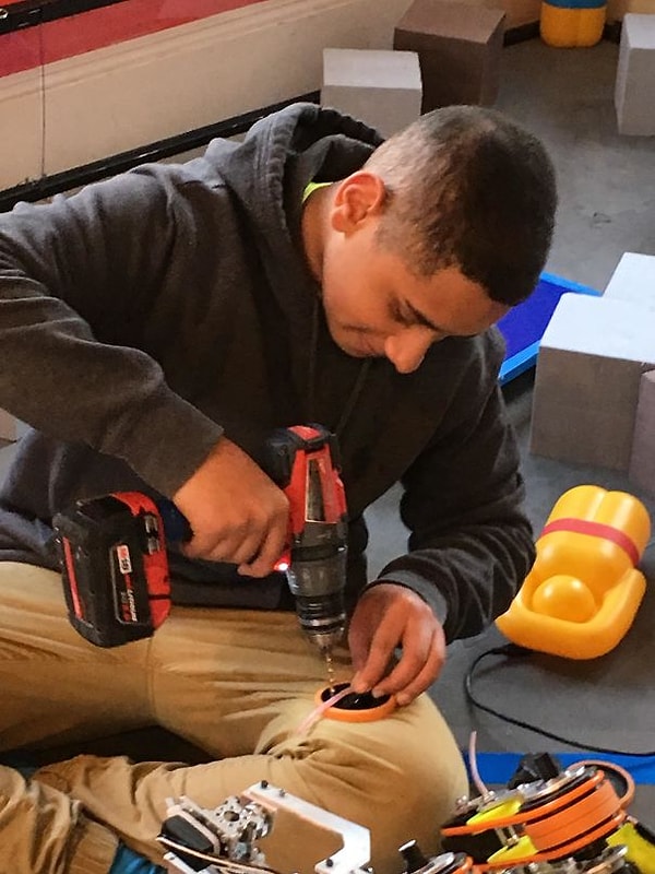 15. Кому-то понадобится протез для колена