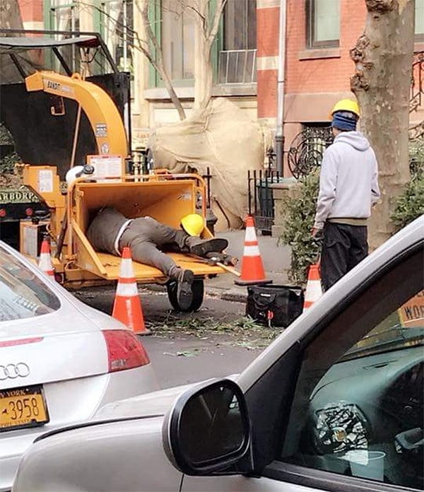 28. "Сейчас достану"