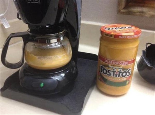 11. Я понимаю, что нужно сокращать потребление кофеина, но зачем уж из крайности в крайность?