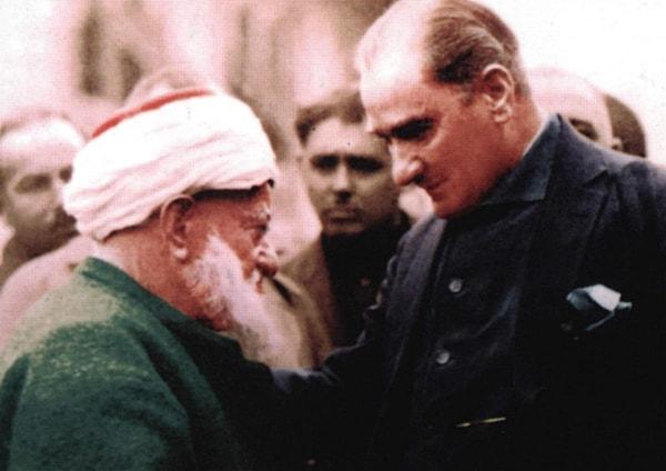 Cemaatteki yıllarım boyunca çok kötü şeylere tanık oldum. Cemaate Atatürk sevdalısı olarak girip, Atatürk düşmanı olarak çıkan gençlerden geçilmiyordu ortalık.