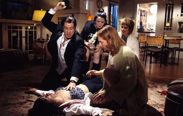 4. Сцена в «Криминальном чтиве», где Винсент втыкает Мии иглу в сердце, на самом деле была отснята задом наперед. То есть, по сути, Джон Траволта, наоборот, вытаскивал из нее иглу.