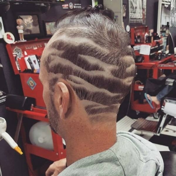 24. Парикмахер решил повторить работы Ван Гога