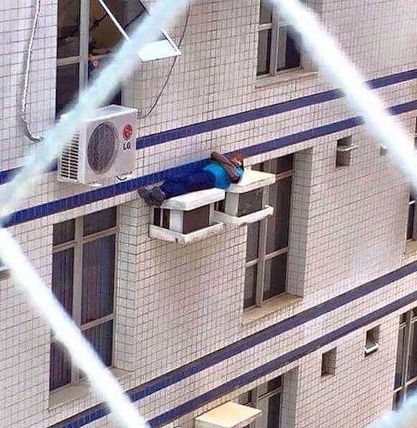 24. Просто отдохнуть прилёг...