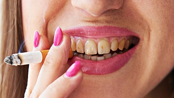 4. Чистка зубов табачной пастой