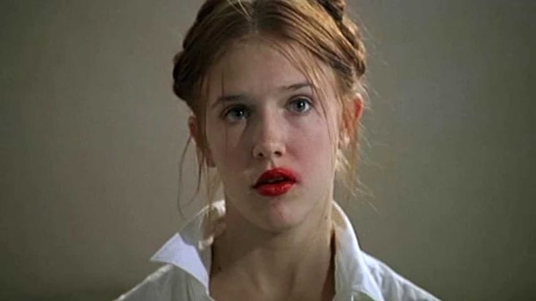 9. Скандальный роман Владимира Набокова "Лолита" вызвал волну возмущений во всем мире. И это неудивительно, ведь главной героине произведения было всего ... лет.