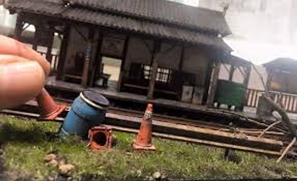 11. Кроме того, художник любит наблюдать за людьми, которые разглядывают его работы.