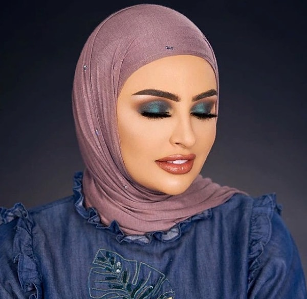 6. С Сондос аль-Каттан уже расторгли контракт Max Factor Arabia, лондонская сеть магазинов косметики Chelsea Beautique, французский парфюмерный бренд M Micallef и другие компании.