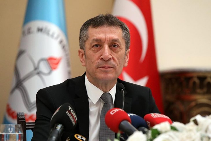 Ziya Selçuktan Etik Davranış: Bakan Olduğu Gün Kurucusu Olduğu Okuldaki Hisselerini Devretti 60