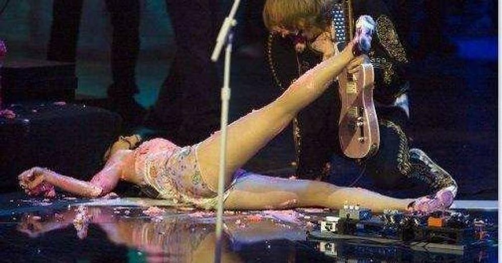 10 самых известных фейлов знаменитостей на сцене