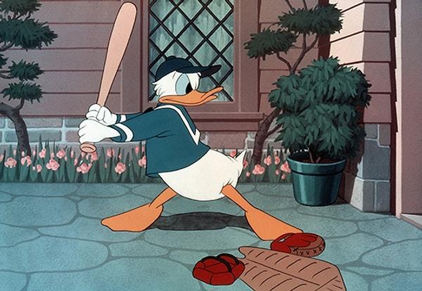 15. Donald Duck çizgi filmleri Finlandiya'da yasaklanmıştır. Nedeni kahramanların don giymemesi!