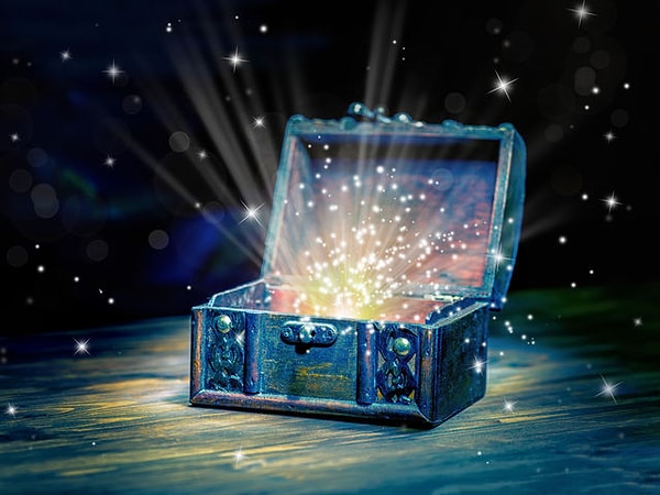 8. В комнате вы нашли ящик. Как он выглядит?