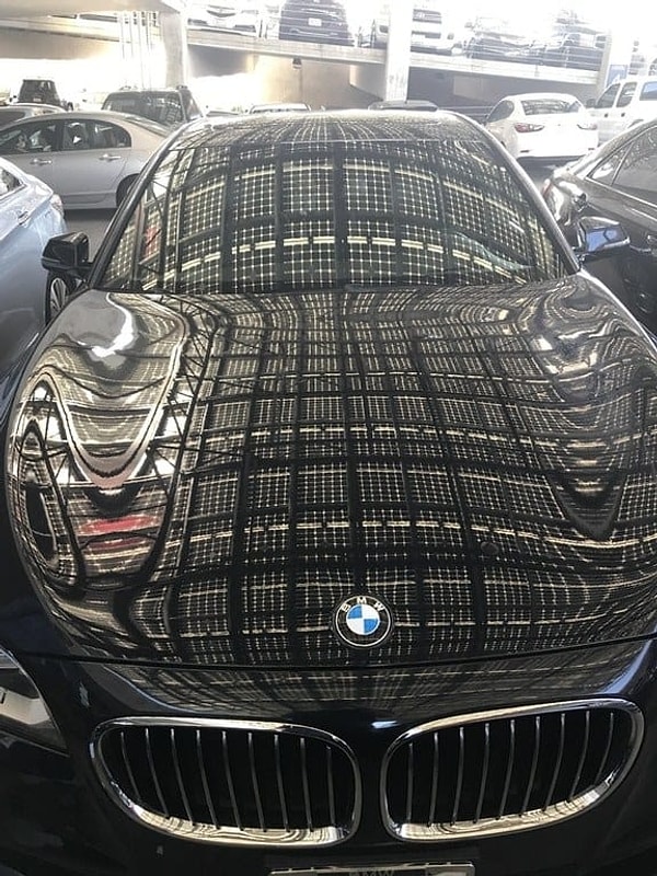 12. А как вам это отражение солнечной батареи на машине?