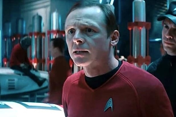 6. Британский актер Саймон Пегг стащил значок "Звездного флота", который он носил на съемках в фильме "Стартрек: Возмездие".