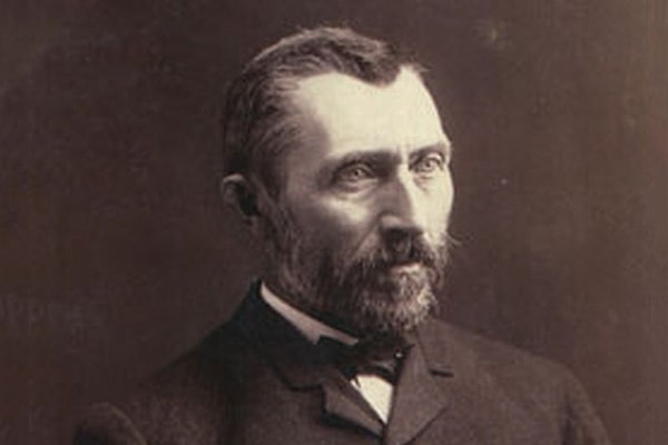 3. Какой известный художник отрезал себе ухо, а впоследствии покончил жизнь самоубийством?