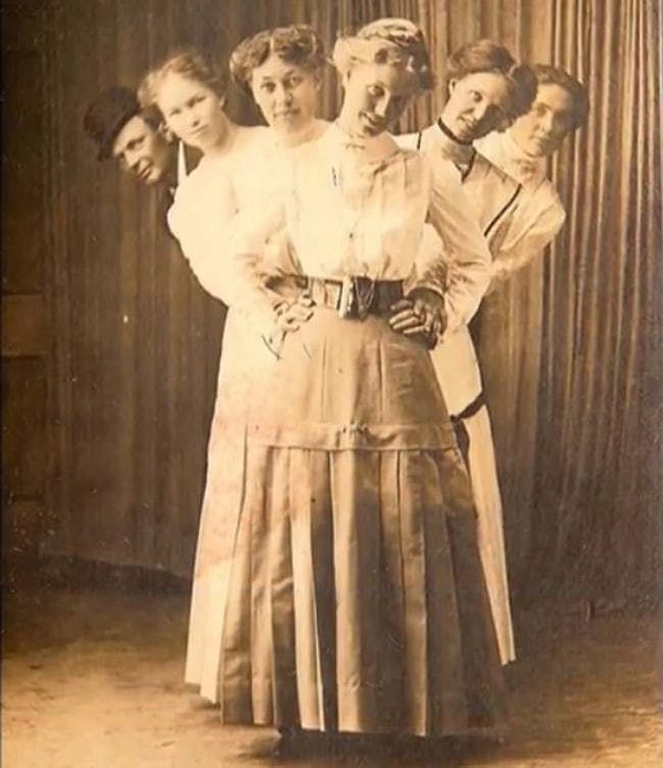 9. Все эти люди уже не кажутся такими хмурыми и неприветливыми.