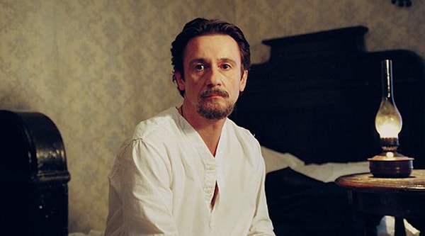 7. Кем по профессии был Юрий Живаго, герой романа Пастернака?