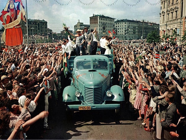 3. Какое событие в хрущёвской оттепели считается центральным?