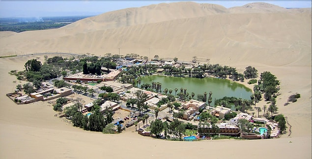 Huacachina Peru’nun güneybatısında bir köy.