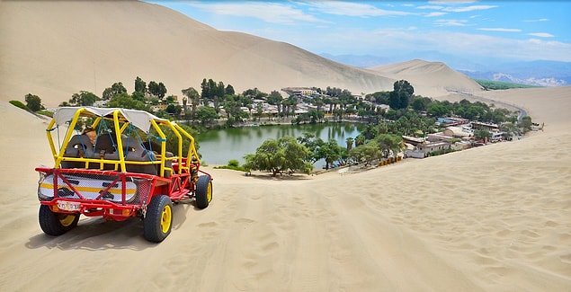 Çölü Buggy adı verilen araçlarla dolaşıp, boardla kayak da yapılabilirsiniz.