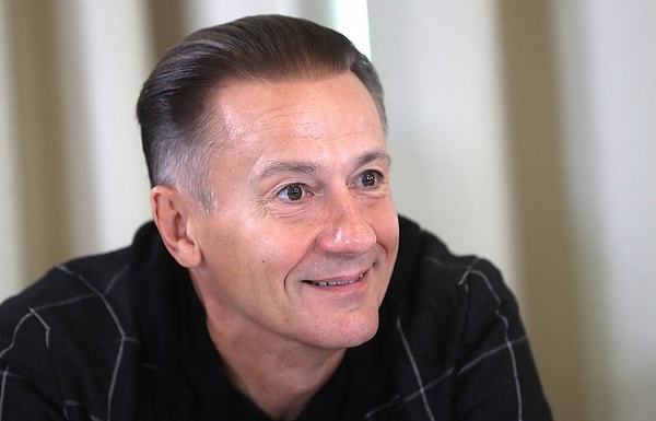 10. Знаете, как зовут супругу Олега Меньшикова?