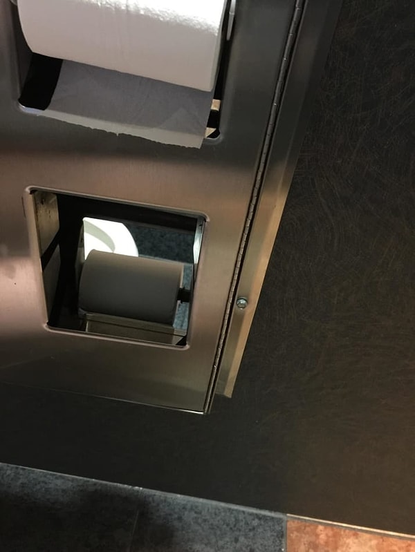 6. Туалет для любителей подглядывать