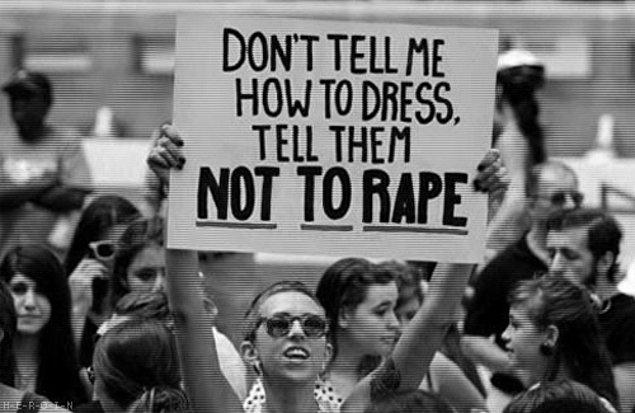 Aslında biz kadınlara ne giyeceğimizi ya da ne tür önlemler alacağımızı öğretmeyin. Oğullarınıza tecavüz etmemeyi öğretin!