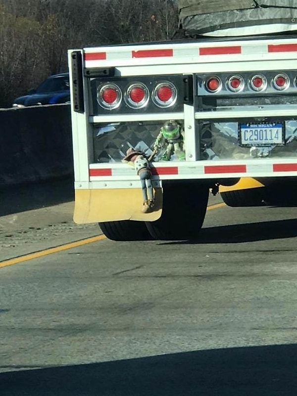 1. "Мой друг сделал это фото, когда ехал на работу"