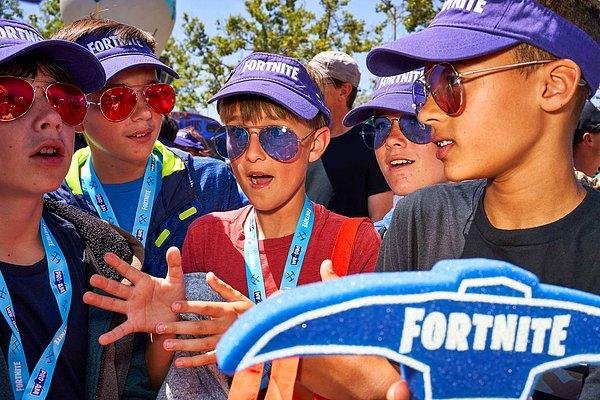 Dünyanın en büyük oyun fuarı olan E3'te gerçekleşen Fortnite turnuvasından tutun, ücretsiz bir oyun olan Fortnite'ın 130 milyar doları aşan endüstriyel ürün satışları ağzı açık bırakacak cinsten.