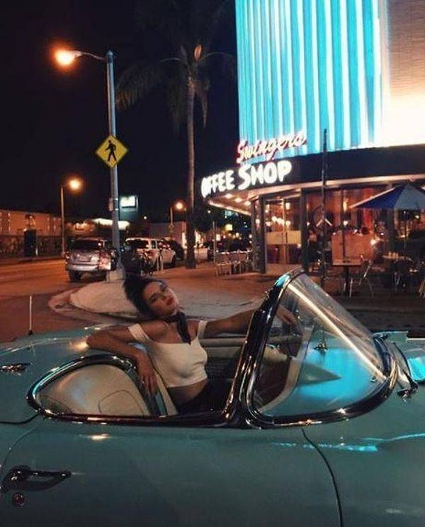 15. Все-таки Кендалл способна на большее, чем просто подобрать одежду в тон машине: она продумывает весь стиль