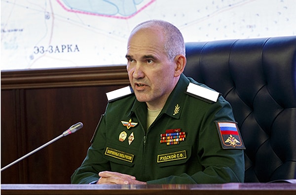 10. Cколько звёзд на погонах полковника?